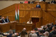 Hétfőn Magyar Péter felszólalásával kezdődik az őszi ülésszak a parlamentben, a vármegyéről és a főispánról is vitázni fognak