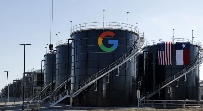 A Google midlothiani adatközpontjának hűtővíztartályai 2025 novemberében – Fotó: Ron Jenkins / Getty Images