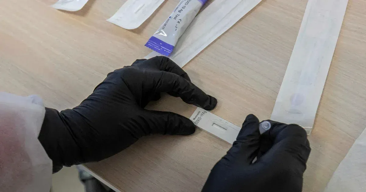 Hungarian Ministry of Foreign Affairs bought rapid tests at triple the price during COVID-19...