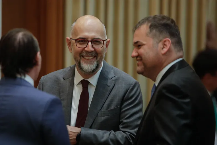Még mindig a jelentéktelen kényszerhelyzetről