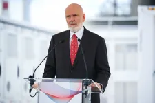 Világi Oszkár megvette Habony Árpád és Bacsa György tulajdonrészét a cseh repülőgyárban