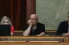Az ellenzéki szakértőknek fenntartott parlamenti páholyban bukkant fel Császár Attila, az M1 kirúgott riportere