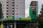 Lassan fél éve jóval olcsóbb az üzemanyag itthon, mint a régióban