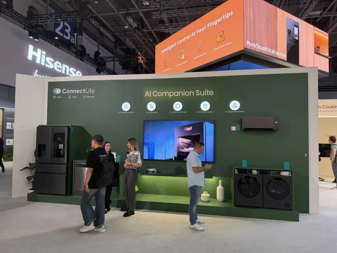 A Hisense néhány egymással összebeszélő eszköze – Fotó: Világi Máté / Telex