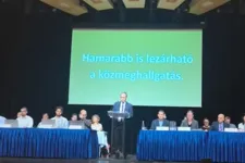 Gyorsan botrányba fulladt Debrecen évek óta első, akkugyártással foglalkozó közmeghallgatása