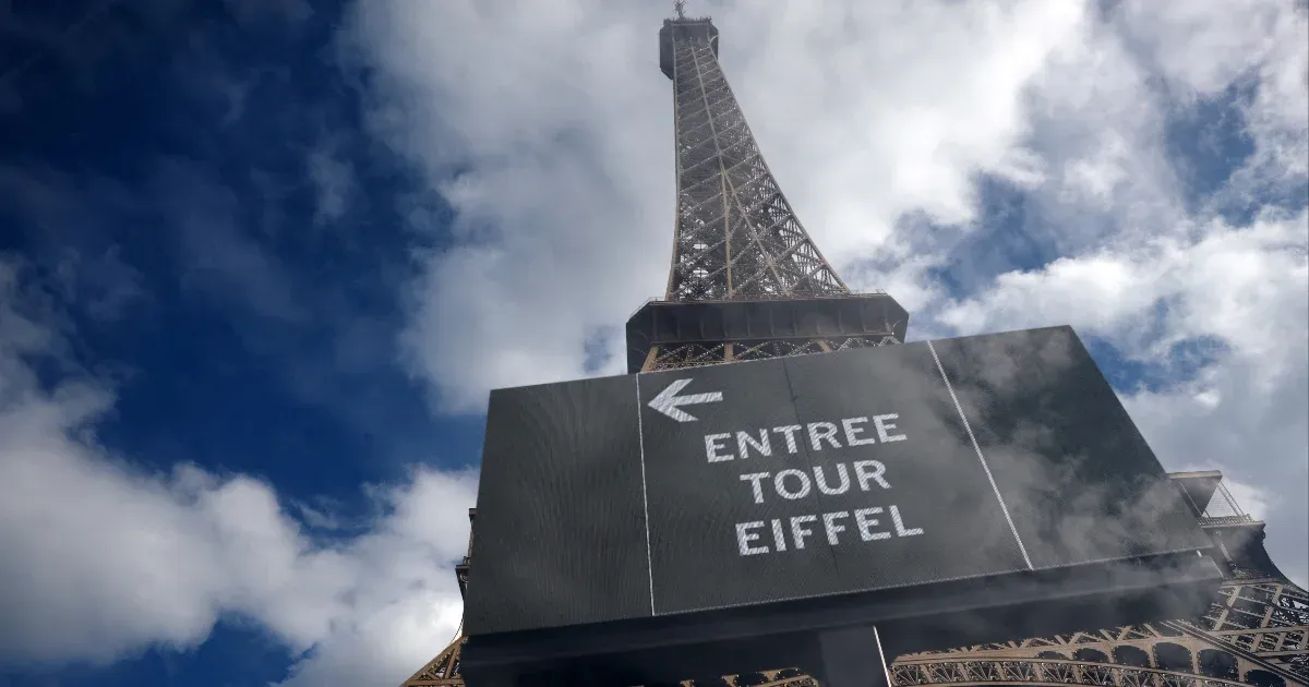 Sztrájkoltak az Eiffel-torony dolgozói, miután eltávolították a női személyzetet egy vallási csoport látogatása alatt
