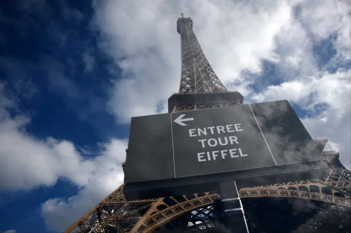 Sztrájkoltak az Eiffel-torony dolgozói, miután eltávolították a női személyzetet egy vallási csoport látogatása alatt