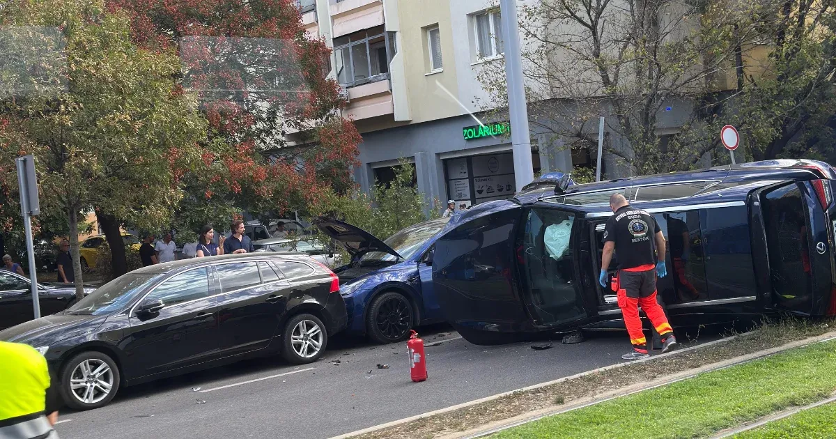 Súlyos baleset lezárta az Etele utat a XI. kerületben Súlyos baleset lezárta az Etele utat a XI. kerületben