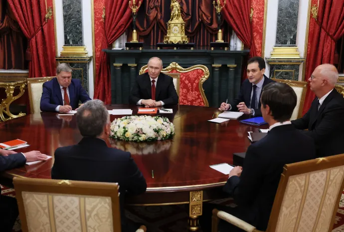 Vlagyimir Putyin orosz elnök, Steve Witkoff és Jared Kushner tárgyal a Kremlben, 2026. szeptember 5-én – Fotó: Mihail Mecel / Kreml pool / Szputnyik / EPA / MTI