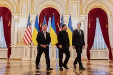 Egy haszna már volt Kijevnek abból, hogy először látogatott oda Trump két békekövete