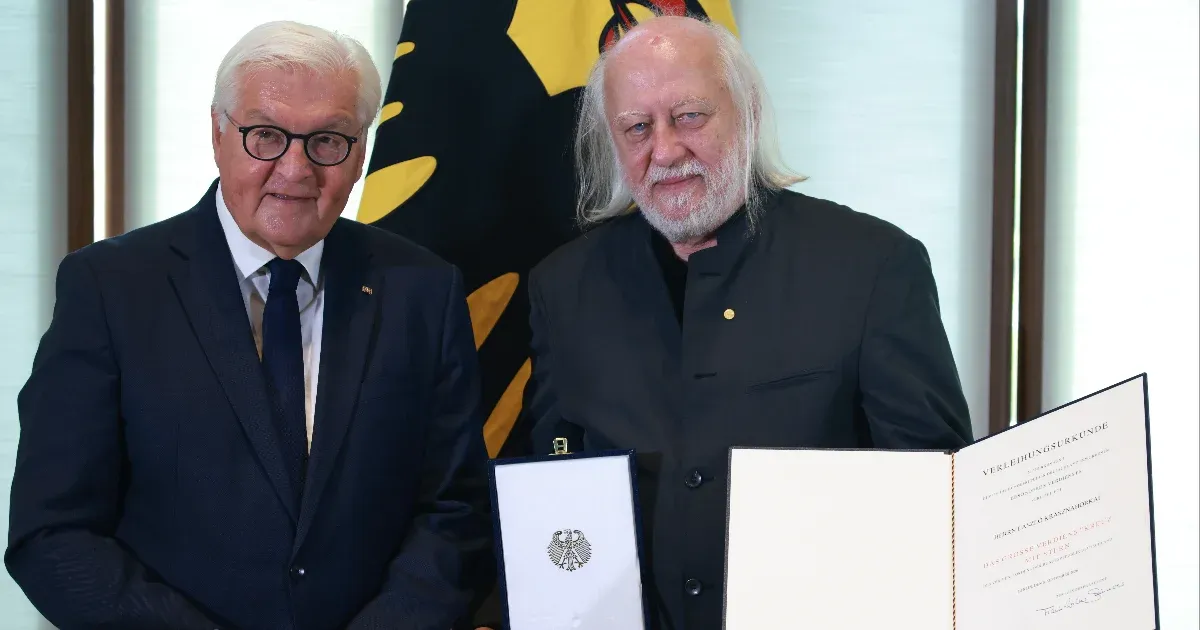 Krasznahorkai László Német Kitüntetése: Nagykereszt csillaggal – Fotók Berlinből Krasznahorkai László Német Kitüntetése: Nagykereszt csillaggal – Fotók Berlinből