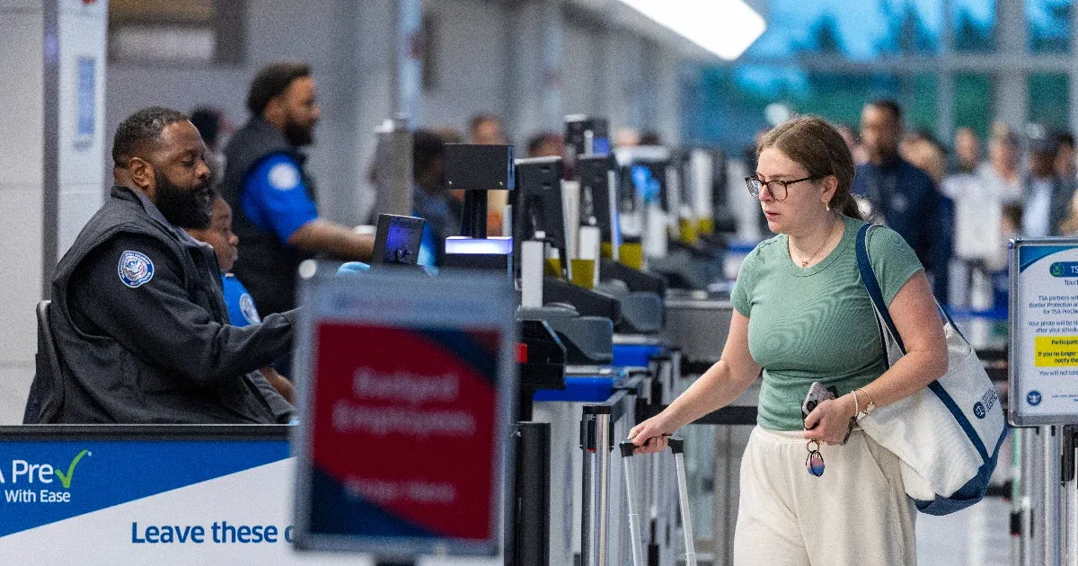 Az USA újraindította a magyar és lengyel bevándorlási vízumok feldolgozását Az USA újraindította a magyar és lengyel bevándorlási vízumok feldolgozását