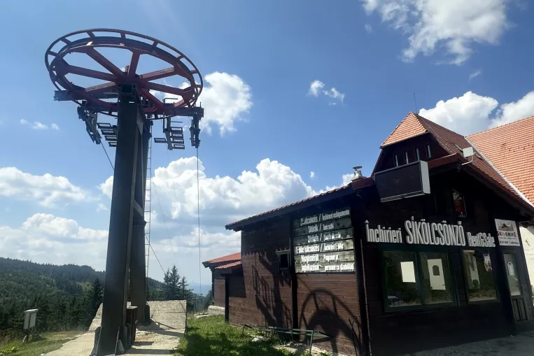 Bíróságra került a Madarasi Hargita sípályáinak ügye, a közbirtokosság elnöke monopolhelyzetét féltő üzemeltetőről beszél