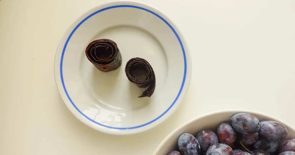 Gyümölcsből készült szilvás lap: egyszerű recept és elkészítési módok Gyümölcsből készült szilvás lap: egyszerű recept és elkészítési módok