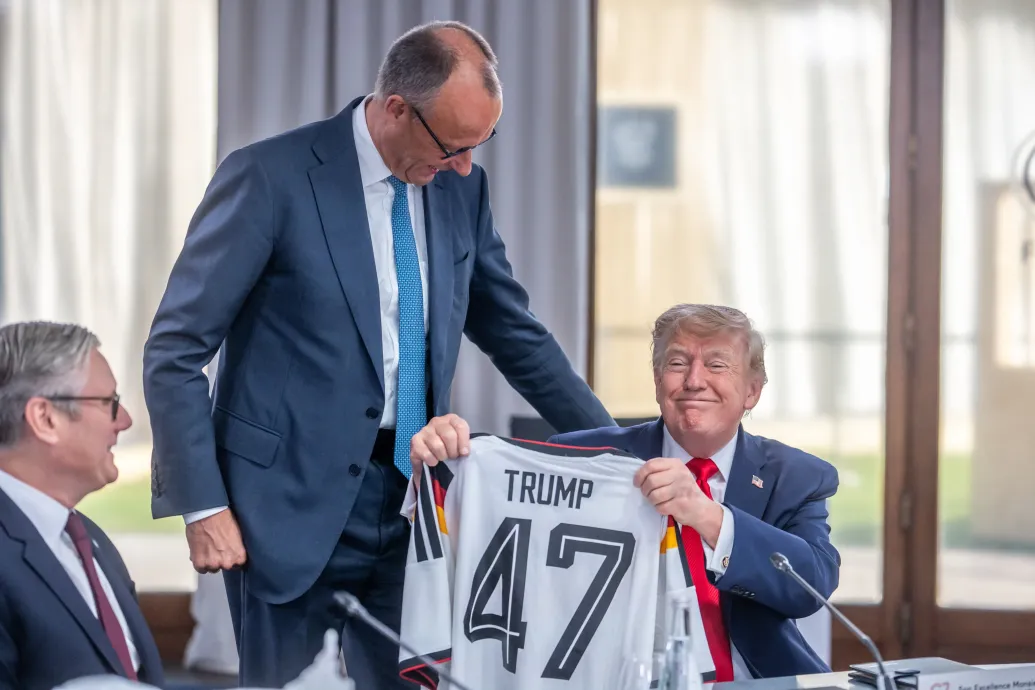 Trump az AfD tartományi győzelmén örvendezett, majd a német kancellár lemondta a vele tervezett telefonbeszélgetését