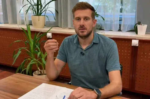 A Szerencsejáték Zrt. székházának irodájában forgatta a fideszes újbudai képviselő a kormányellenes tüntetést reklámozó videóját