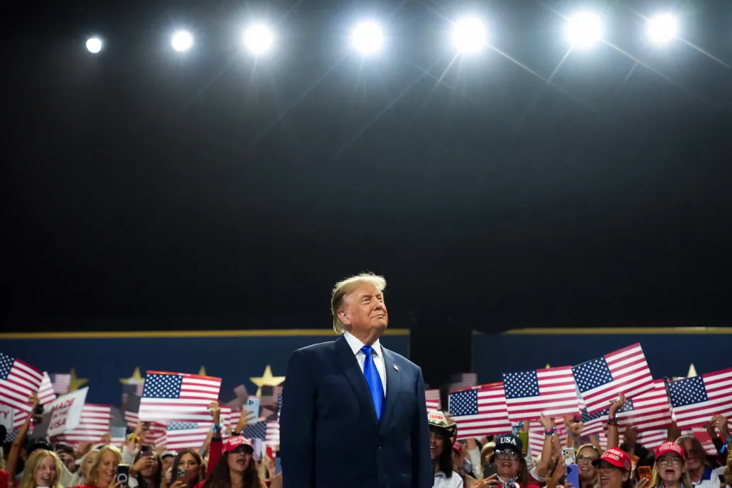 Trump ötezer dollárt ígért minden amerikai felnőttnek, ha a republikánusok nyernek a novemberi félidős választásokon