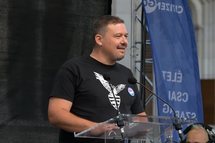 Huth Gergely a Népszabadsággal példálózva kritizálta, hogy elérhetetlenné vált a Mandiner oldala, a posztja azonban két ponton is sántít