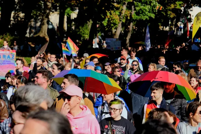 Behívtak az irodába, hogy baj van, előkerült rólam egy felvétel, ami kompromittáló helyzetben mutat