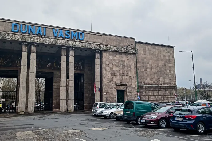 Egy hiányzó kormányhatározat miatt nem kapnak pénzt a Dunai Vasmű dolgozói a szakszervezet szerint