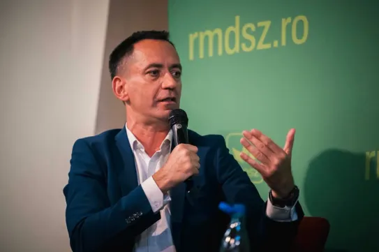 A zászlócsókolgatós törvény elutasítása lehet az RMDSZ feltétele a leendő kormány támogatásához