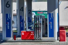 Decemberig havi 5 ezer forinttal támogatja a kormány a dízelautósok tankolását