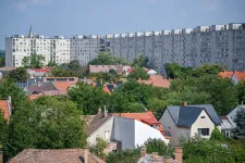 Úgy lehetne százmilliárdokat fogni a rezsicsökkentésen, hogy alig fájna valakinek
