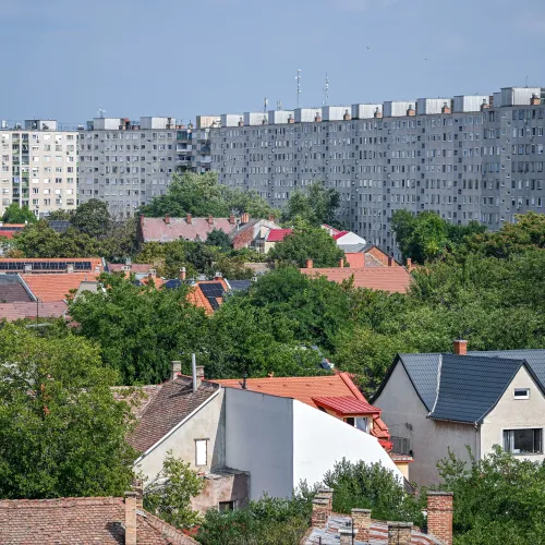 Úgy lehetne százmilliárdokat fogni a rezsicsökkentésen, hogy alig fájna valakinek