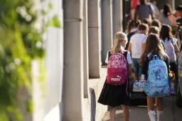 Továbbra is jobb a romániai magyar oktatás, mint a román, de az is visszazuhant