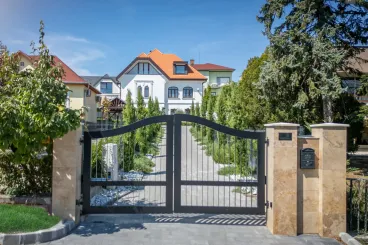Balatonfüred egyik legnagyobb magánháza keresi új tulajdonosát