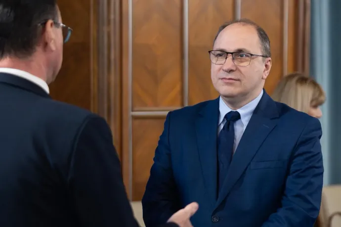Heti felzárkóztatásra kötelezné a hetes alatti átlagú diákokat az oktatási miniszter a gyenge PISA-eredmények után