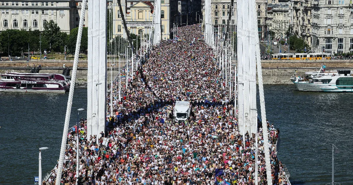 A Pride-ot megvédő törvényjavaslat előterjesztése