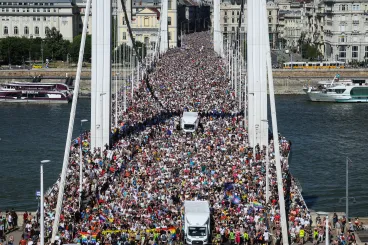 A Tisza eltörölné a gyermekvédelmi törvény azon részét is, amivel a Fidesz megpróbálta betiltani a Pride-ot