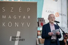 A XIII. kerület nem támogatja, hogy a melegek méltóságáról szóló mondat szerepeljen Nádasdy Ádám emléktábláján