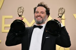 Az egyik legjobb sorozatszínésznek már nagyon kijárt ez a történelmi este az Emmy-gálán