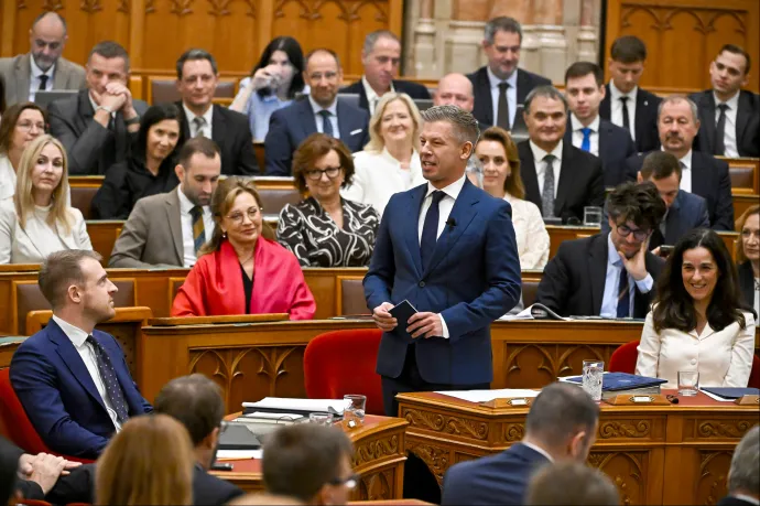 Elfogadta a parlament az ügynökakták nyilvánosságáról szóló törvényt
