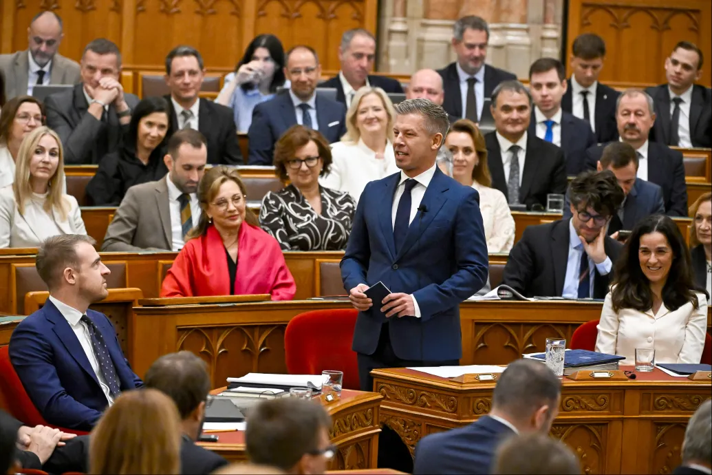 Elfogadta a parlament az ügynökakták nyilvánosságáról szóló törvényt