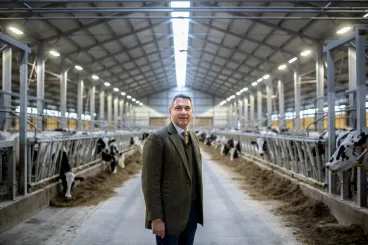 A politikából kilépő Lázár János arról posztolt, tíz év után bírságolták meg, mert engedély nélkül építkezett az erdejében