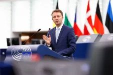 Mureșan: Hiba lenne csökkenteni az EU forrásait, hogy Bezos, Musk és Zuckerberg szabadon hozzáférhessen az uniós piachoz