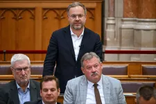 Orbán Balázs mehet az EP-be, Szekeres Pált váltja, aki viszont Lázár helyére ül be a parlamentbe
