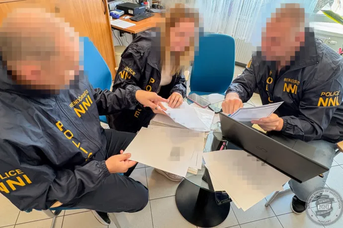 Laptopokról és mobilokról mentett le adatokat a rendőrség az Országos Onkológiai Intézetben tartott házkutatáson