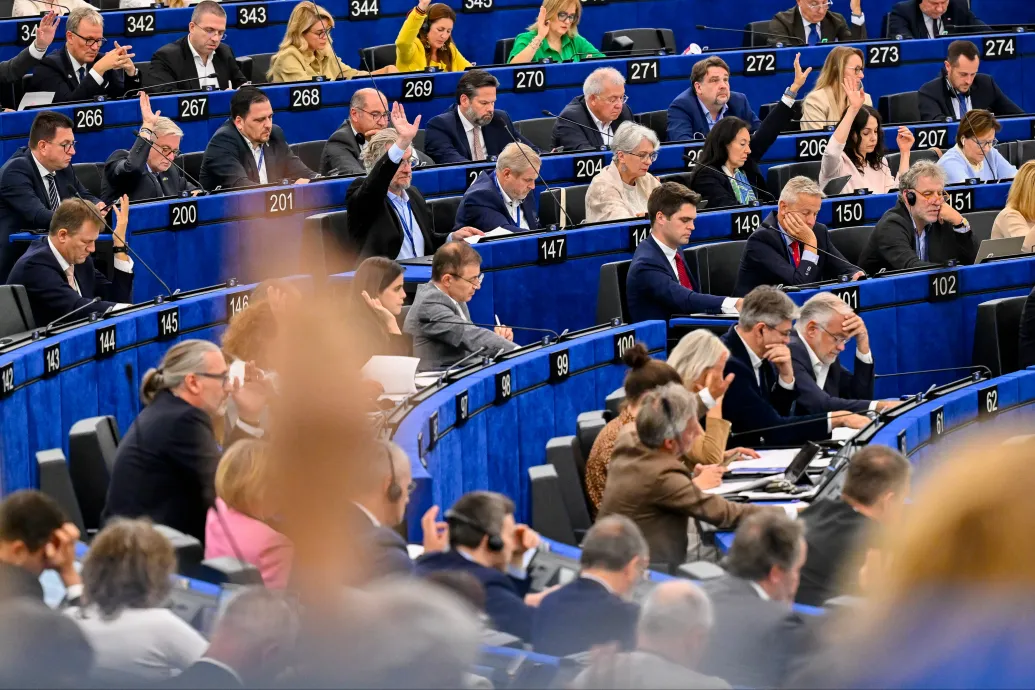 Az előző magyar kormány EU elleni kémkedését is felemlegette a demokrácia védelméről szóló EP-jelentés