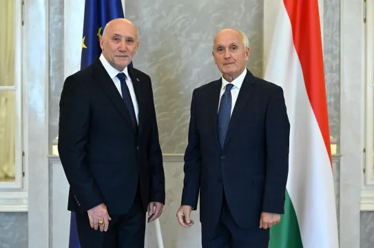 Szokatlan videóval üzent a legfőbb ügyész helyettese az ügyészeknek, korábban nem tapasztalt feszültségről és bizonytalanságról beszélt