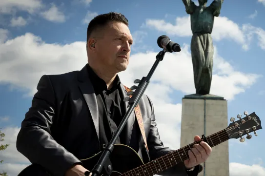 Ákos visszatér