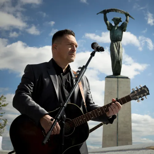Ákos visszatér
