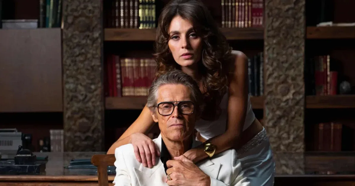 Az ünnepelt: Willem Dafoe remek teljesítménye a főszerepben Az ünnepelt: Willem Dafoe remek teljesítménye a főszerepben