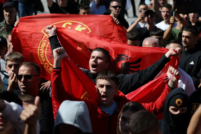 Hashim Thaci támogatói a koszovói Pristinában 2026. szeptember 16-án – Fotó: Florion Goga / Reuters