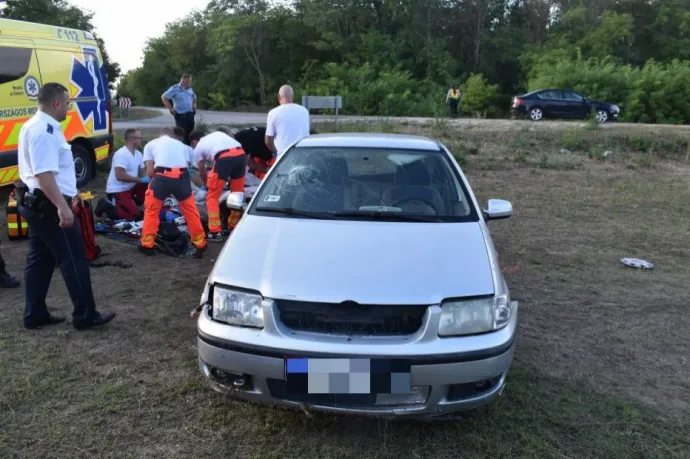 Nem állt meg a rendőröknek, lesodródott az útról, rosszul lett, aztán az őt üldöző rendőrök mentették meg az életét