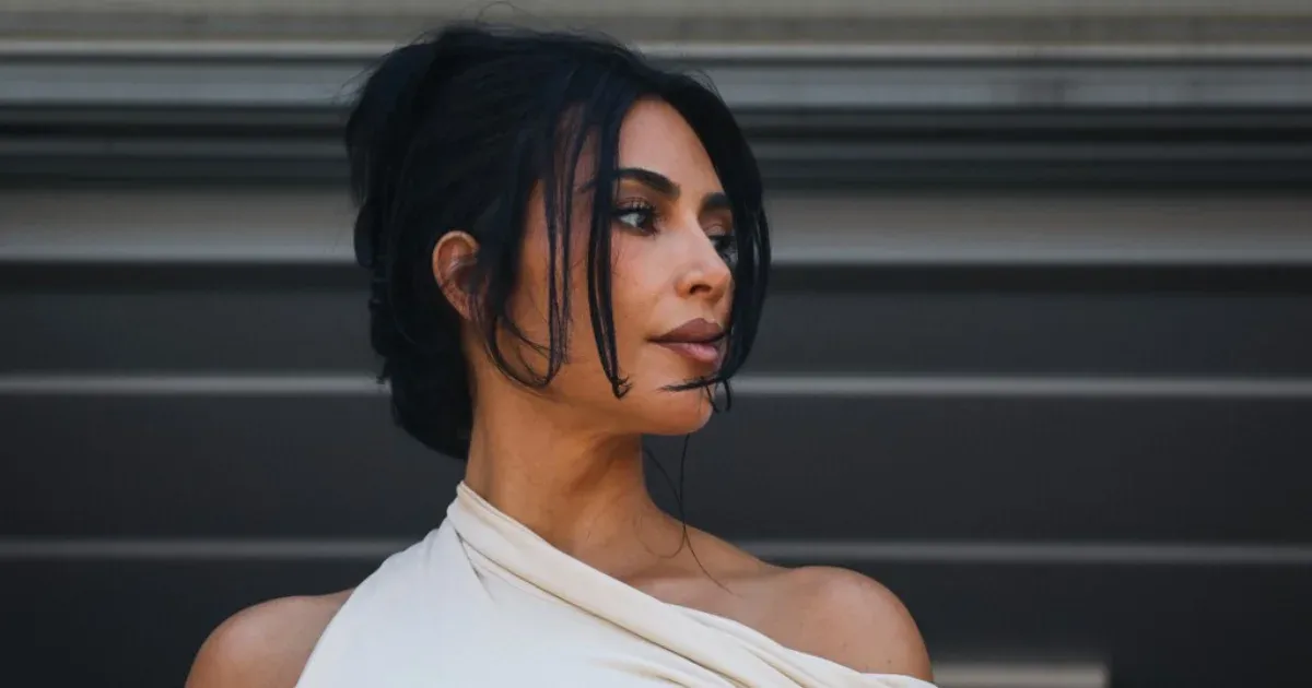 Kim Kardashian 1 eurós kártérítést kapott fegyveres rablás miatt a francia bíróságtól Kim Kardashian 1 eurós kártérítést kapott fegyveres rablás miatt a francia bíróságtól