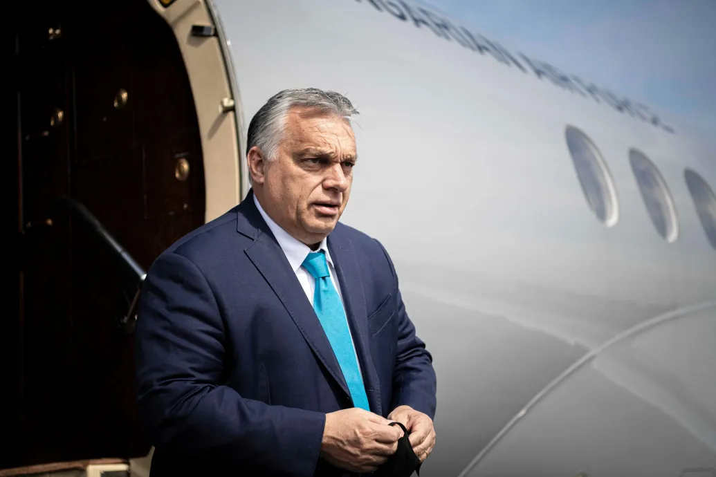 Két év alatt kétmilliárd forint ment el Orbán Viktor külföldi útjaira, több tízmilliót költött el kísérőivel a VIP-várókban